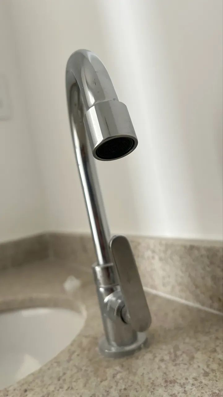 Chrome-plated Metal Bathroom/Lavatory Faucet - High Spout (23 cm). 