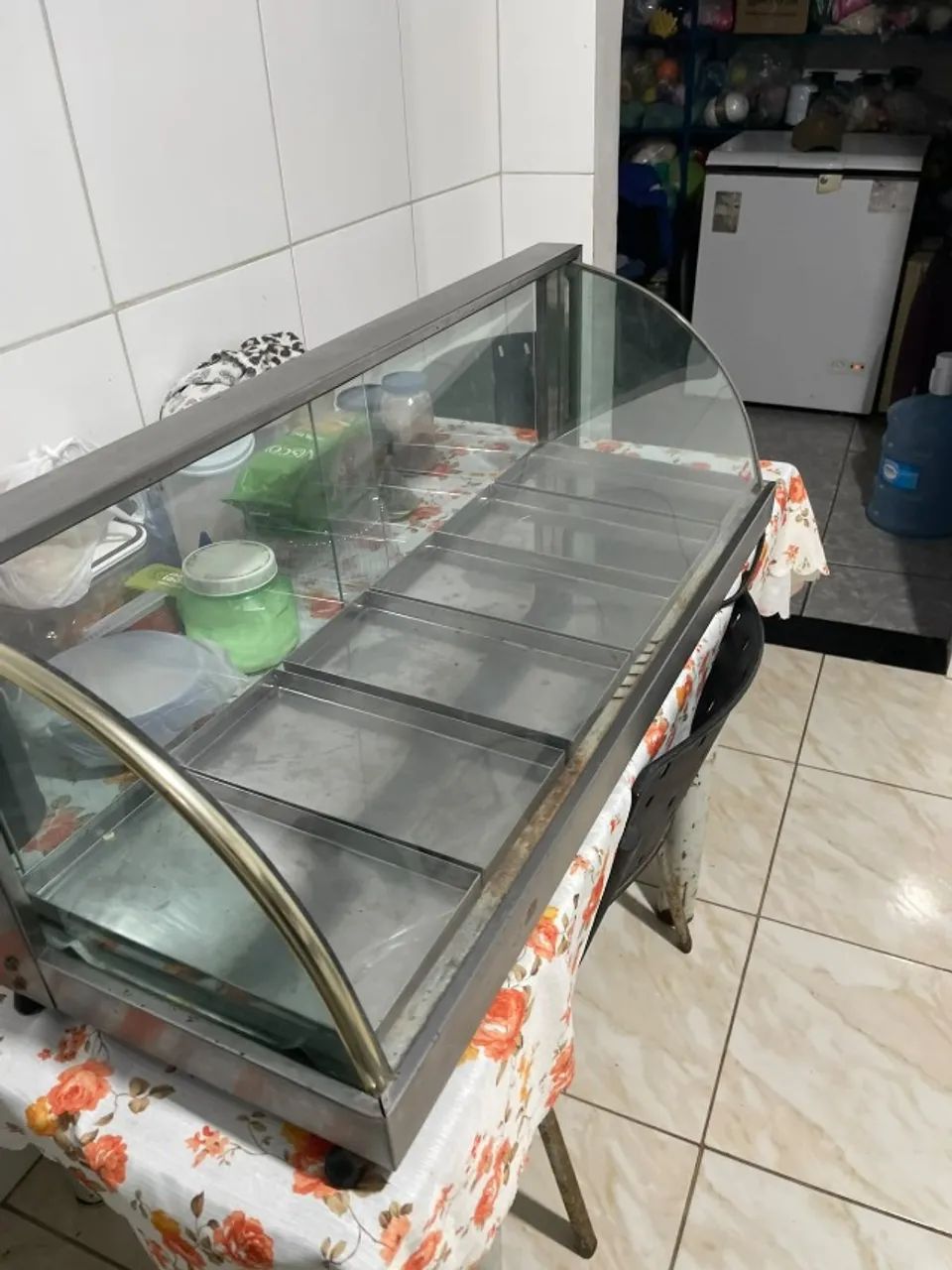 Estufa para salgados com 6 bandejas