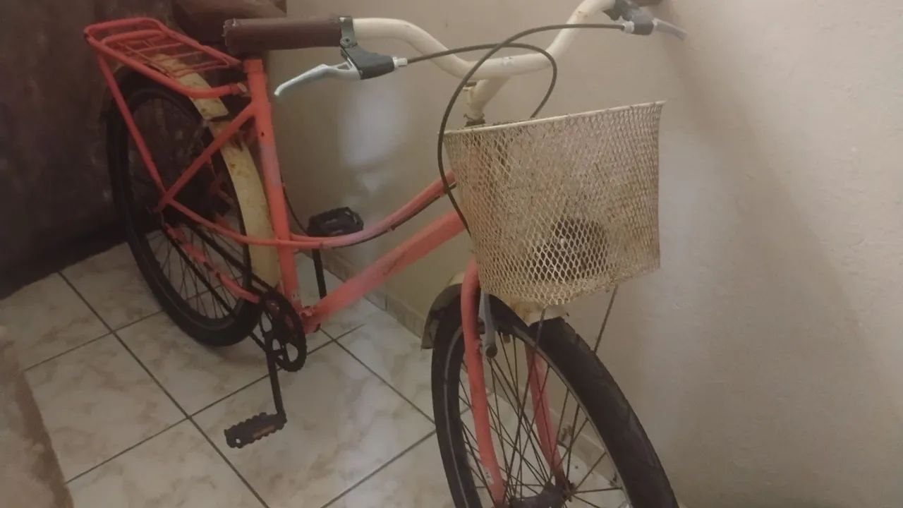 Bicicleta salmão com cestinha 