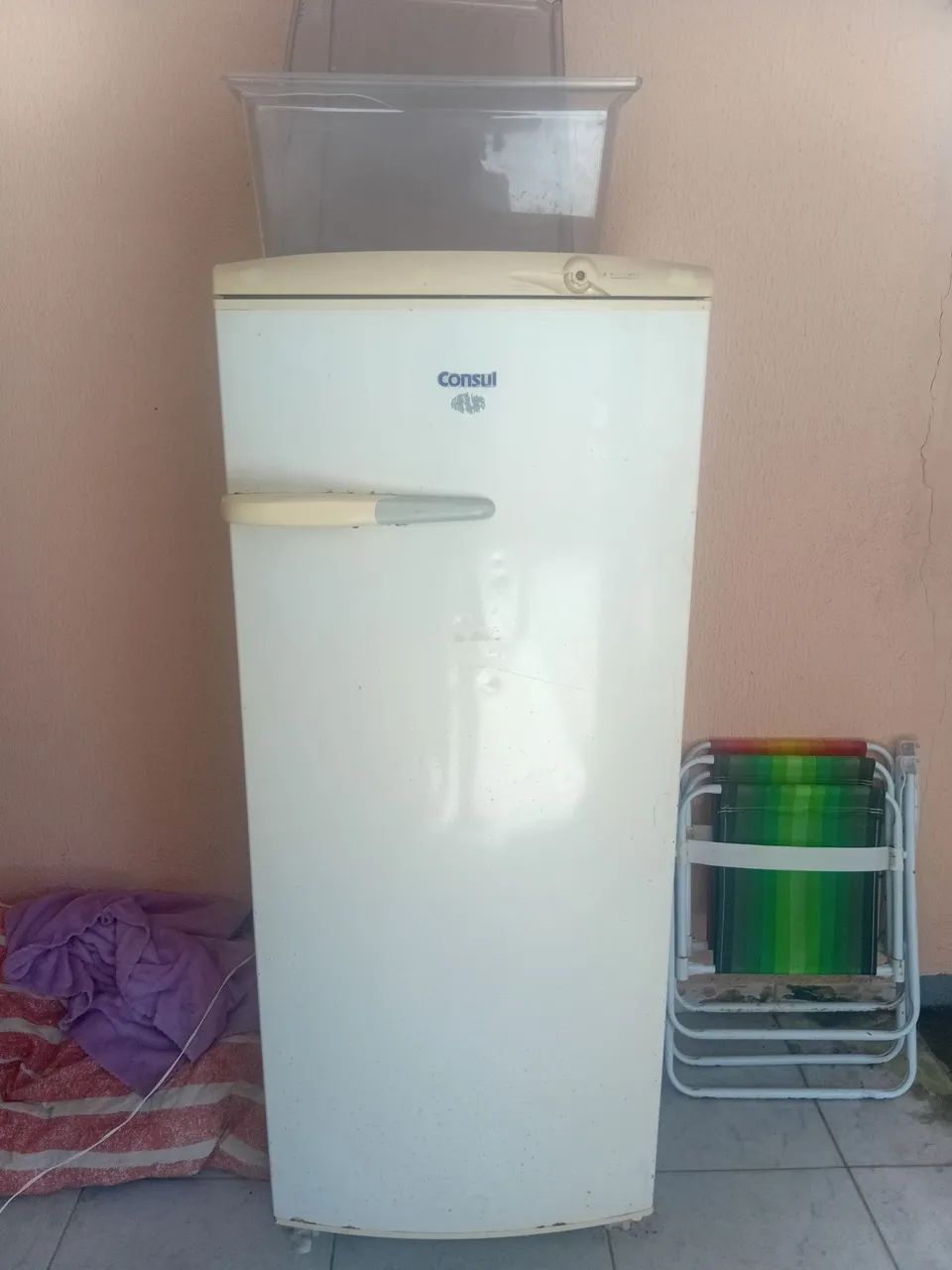 Geladeira consul  funcionando perfeitamente 