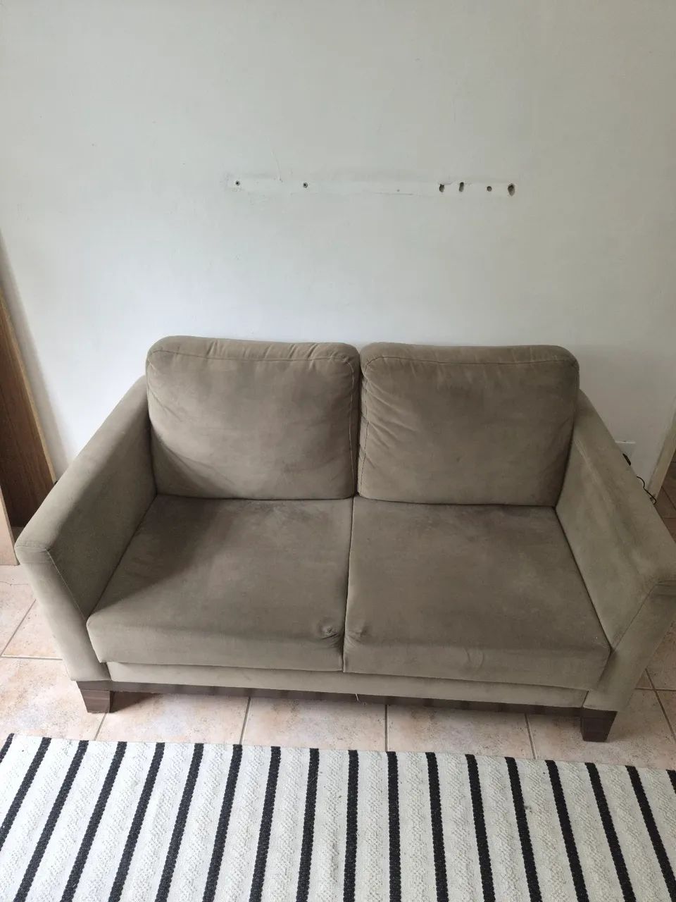 sofa 2 lugares 1,55cm cor castor, tecido veludo, sofá da Castro Alves.  - Foto 4