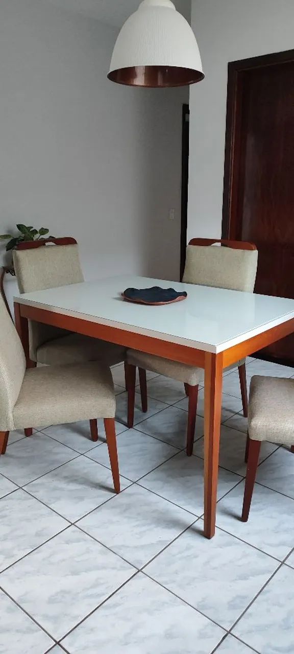Mesa de jantar com.cadeiras