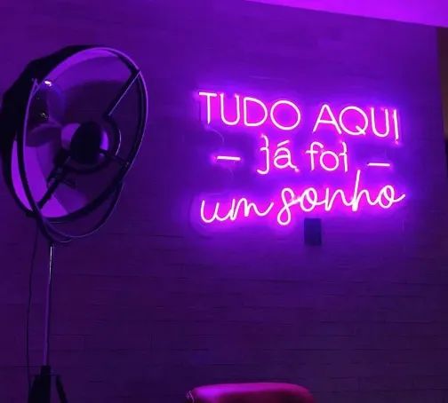 Luminária Neon Led Tudo aqui já foi um sonho 90x56cm