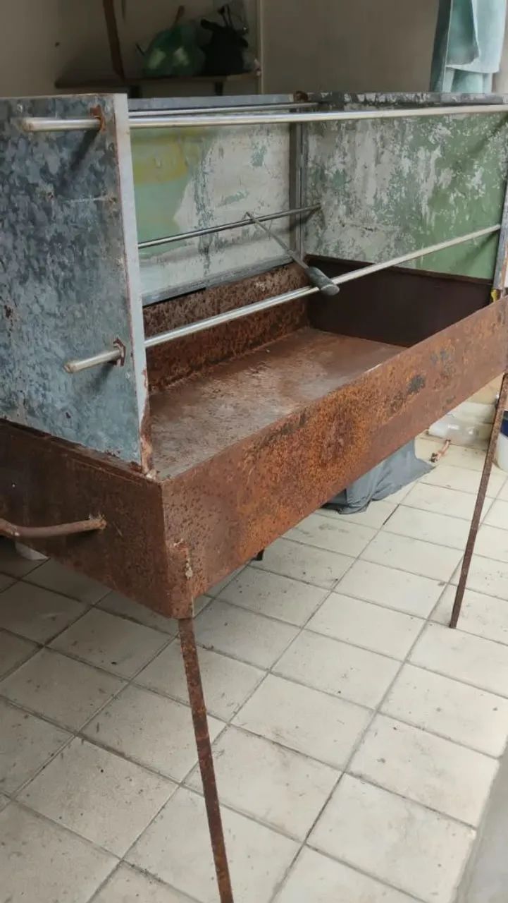 Churrasqueira muito resistente 
