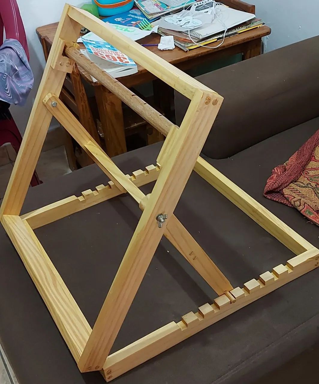 Cavalete/suporte para macramê envernizado - Foto 3