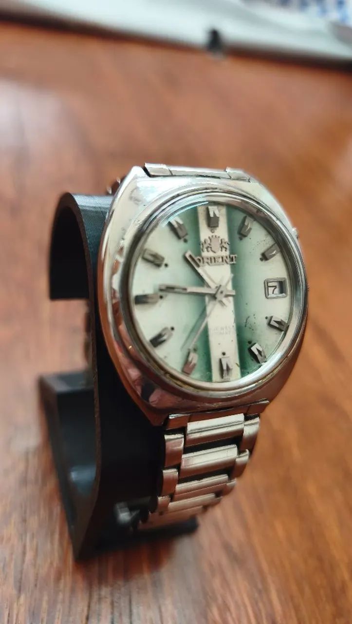 Relógio Orient Automático Vintage Prata com verde degradê e detalhe retangular no centro  - Foto 3