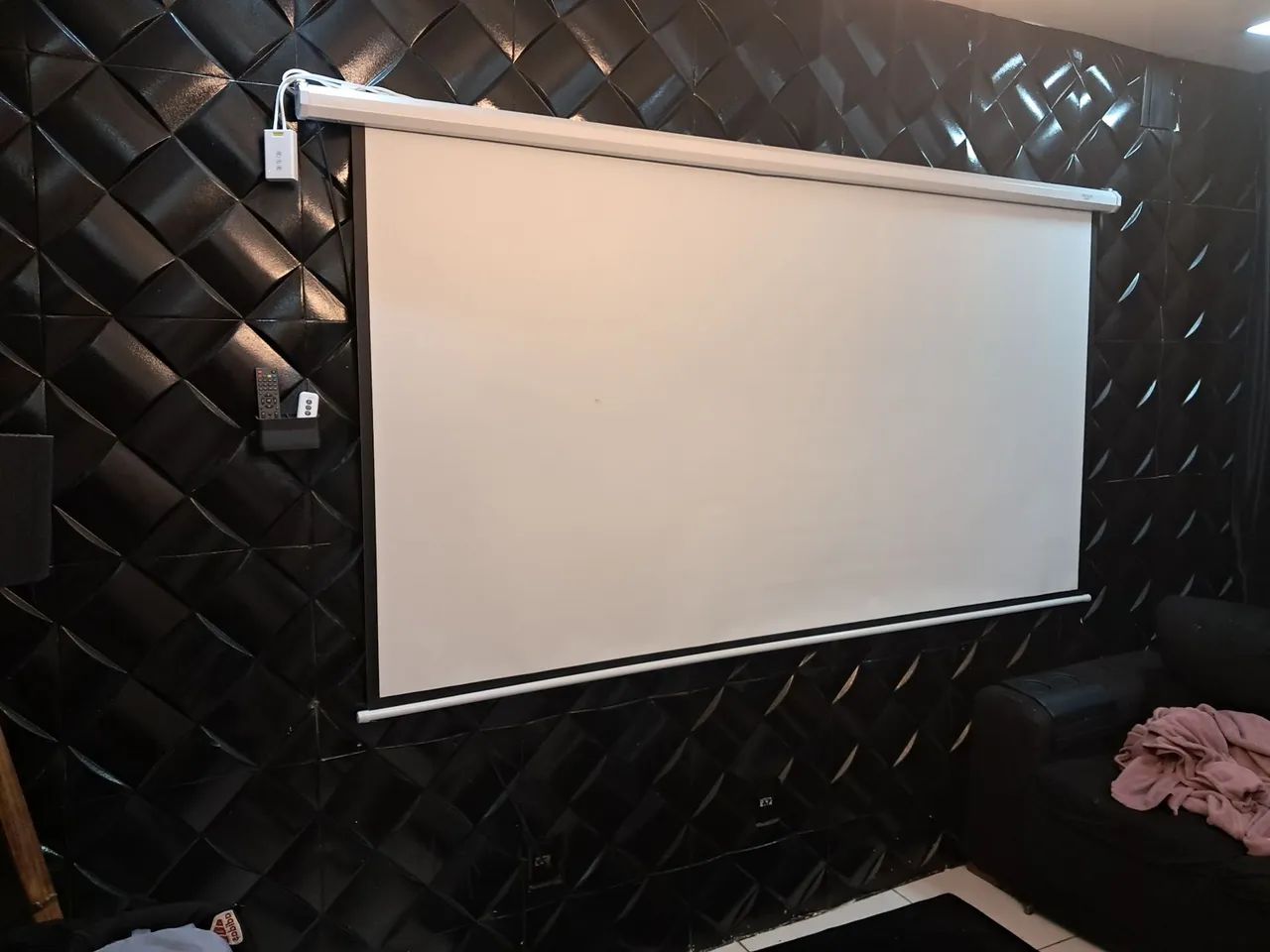 Vendo tela de projetor de 120 polegadas automático com controle - Foto 6