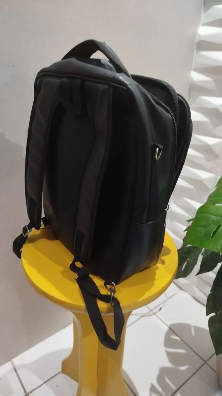 Mochila preta em boas condições  - Foto 3