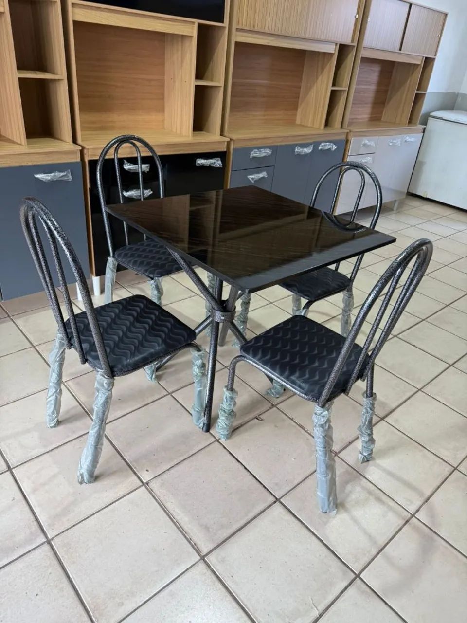 Mesa de jantar nova oferta hoje entrego  - Foto 2