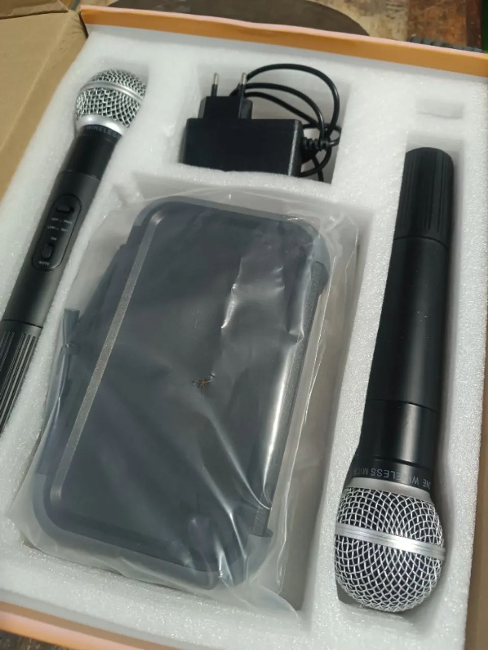 Microfone sem Fio e base Vmic com 2 Bastões - Foto 3