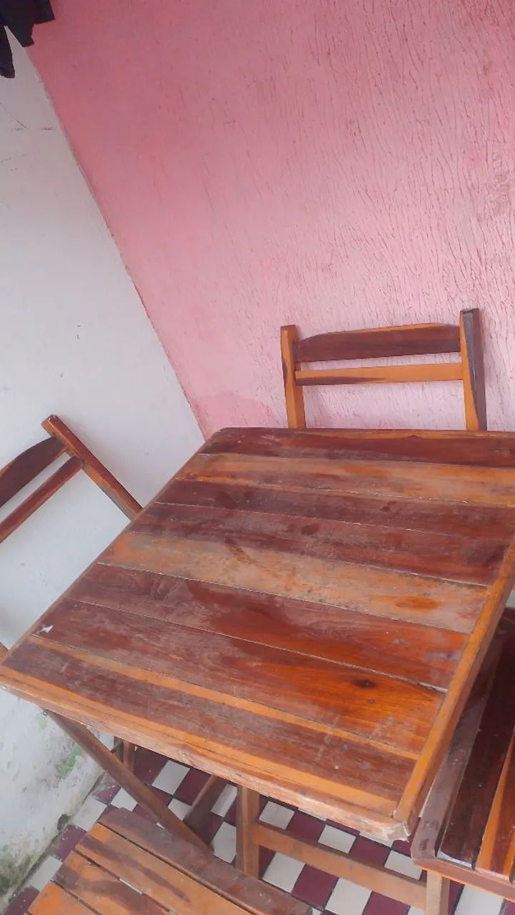 CONJUNTO DE MESA DE MADEIRA 