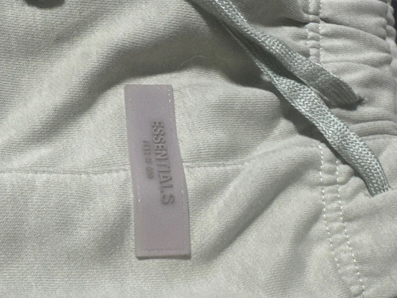 BERMUDA MOLETOM ESSENTIALS - Foto 3