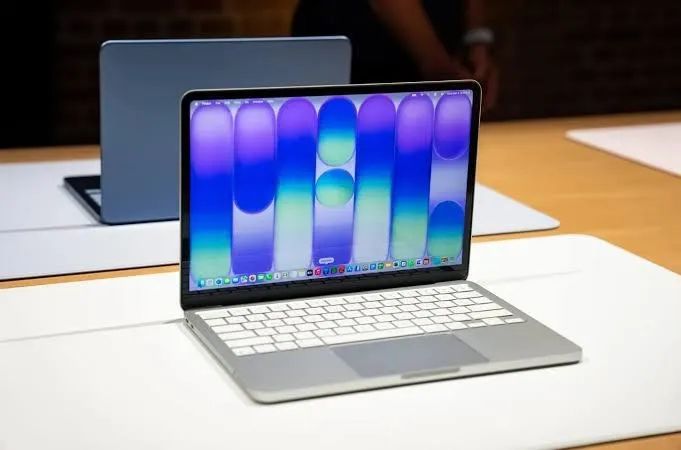 MacBook Neo 13