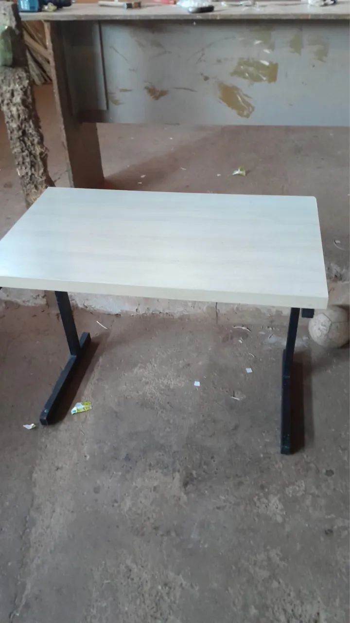 Mesa em Mdf e ferragem  - Foto 2