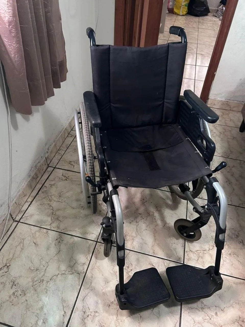 Cadeira de rodas com almofada anatômica  - Foto 2