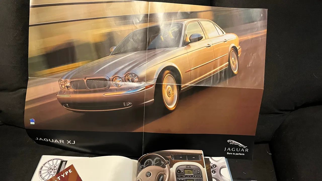 Lote de Catálogos da Jaguar - Foto 3