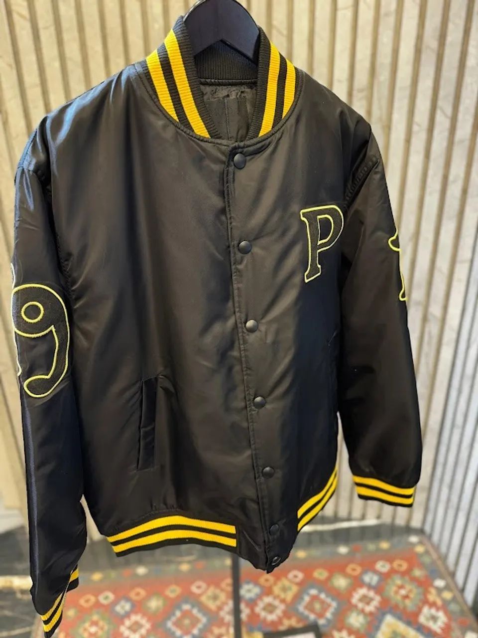 Blusas-Casacos - PRADA - Preto e Amarelo - TAM. M/G