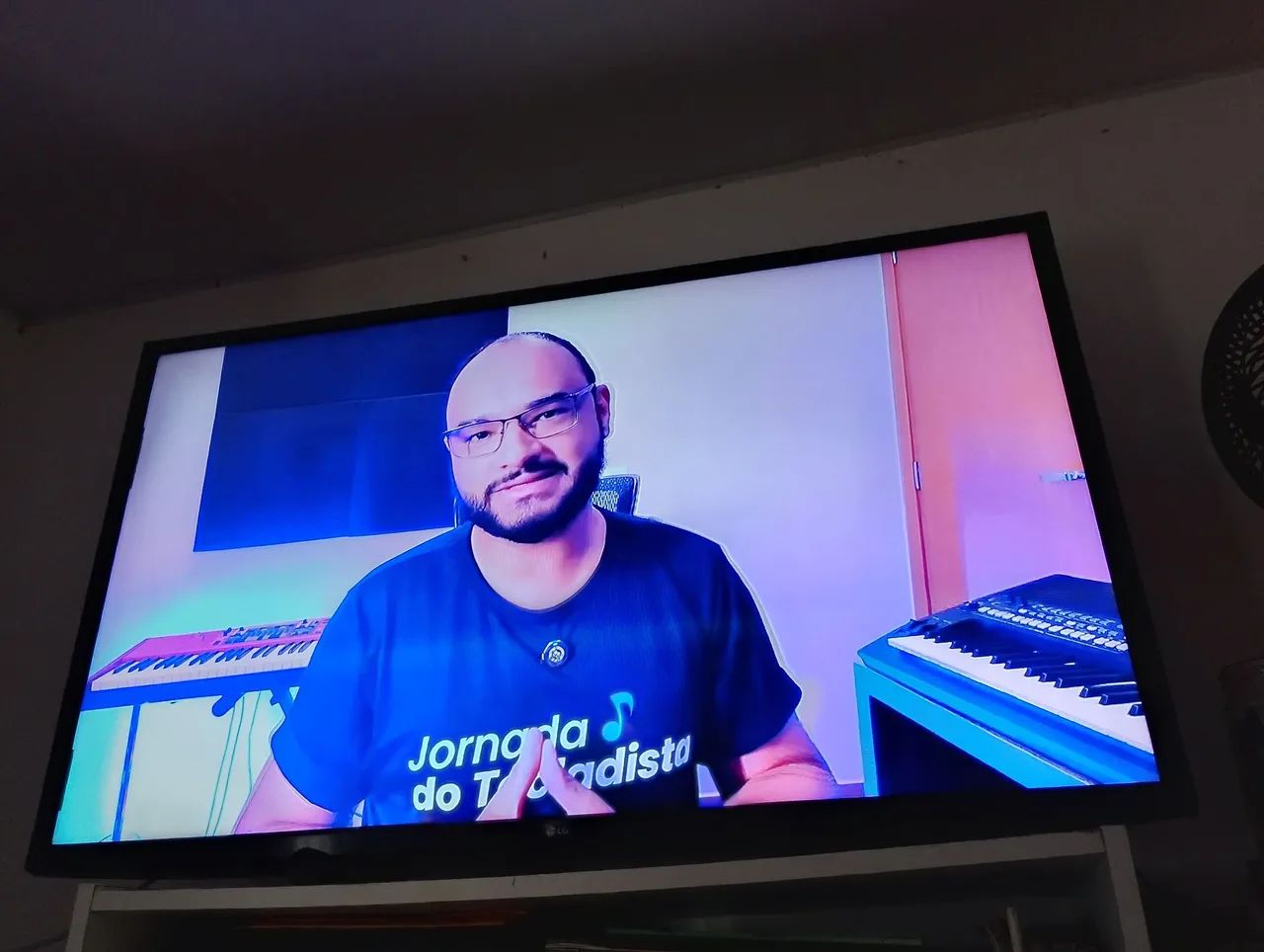 Vendo Tv LG 43 polegadas, com uma lista na tela que aparece e desaparece  - Foto 5