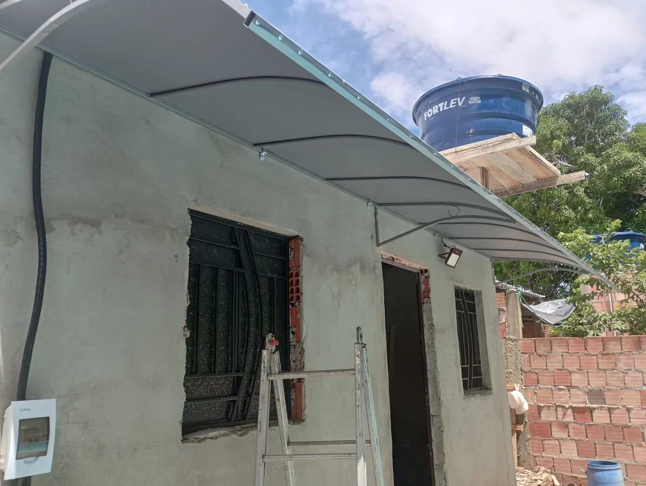 Trabalhamos com toldos e reformas. R$65:00M2. Contato * - Foto 3
