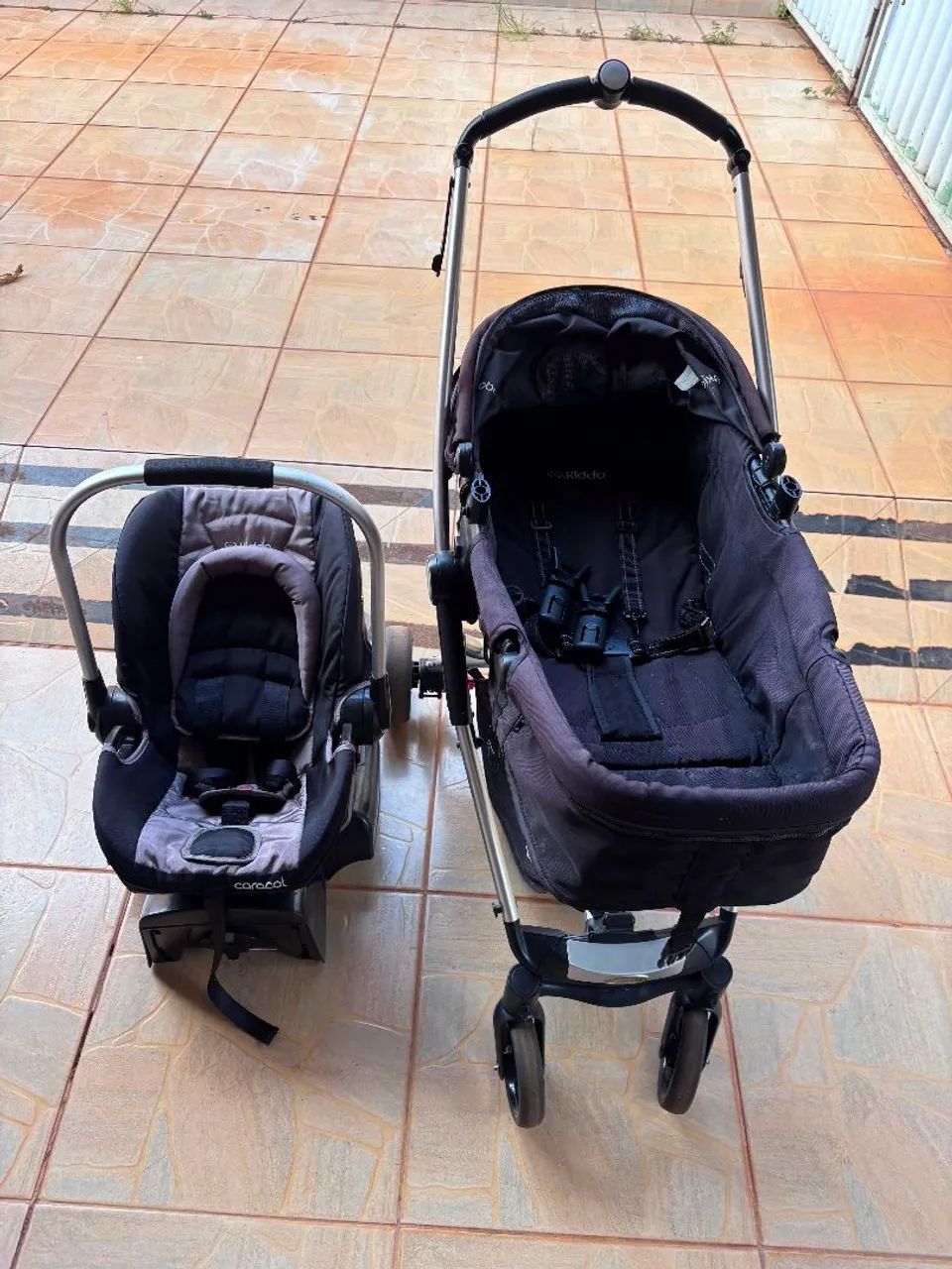 Carrinho de bebe Moisés com bebê conforto 