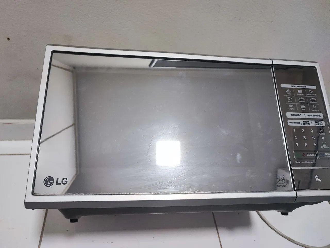 VD Microondas LG 30L C/DEFEITO mod.MS3059LA