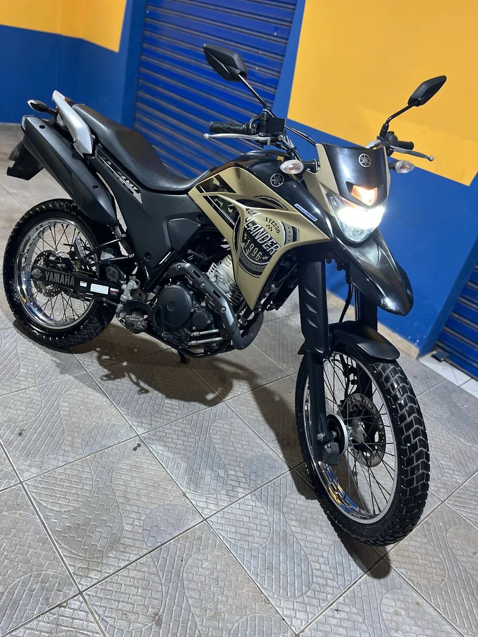 Lander 250 no ponto de transferir  - Foto 2