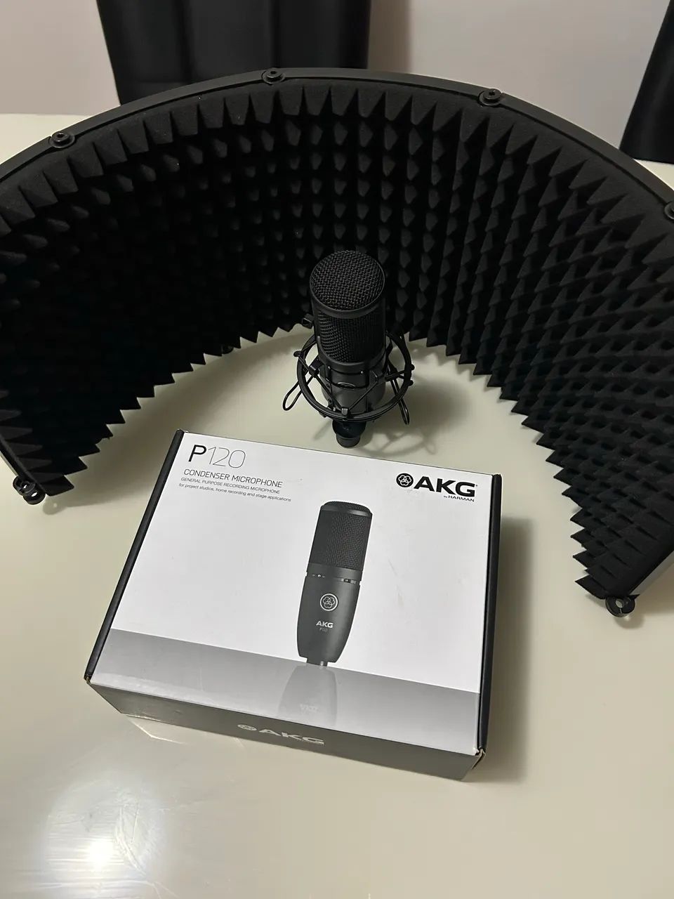 Microfone AKG Condensador P120 + shockmount + protetor acústico 