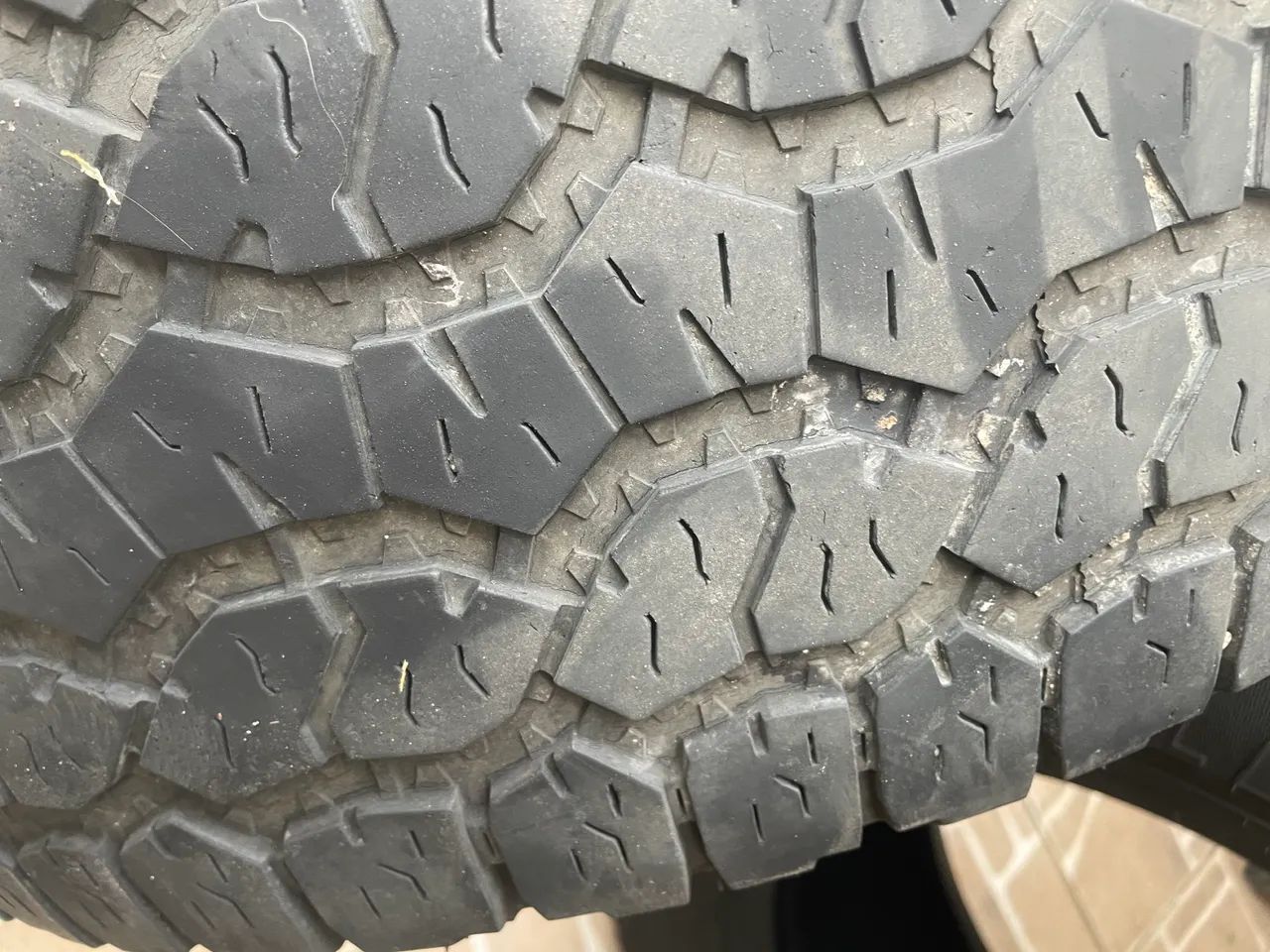 Pneu 265/65 aro 17 meia vida 