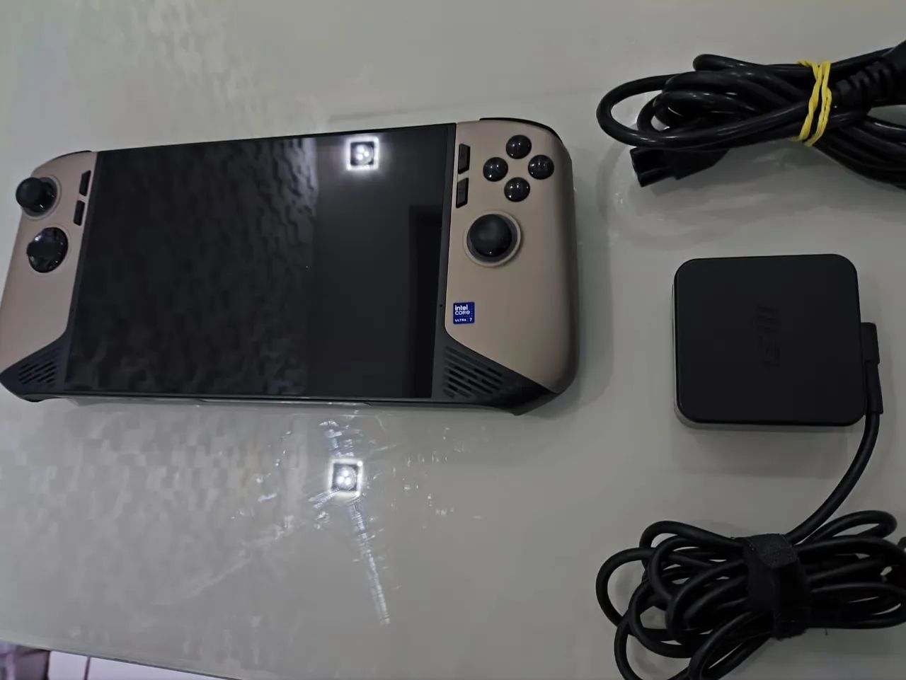 MSI Claw 8 AI+ - Foto 2