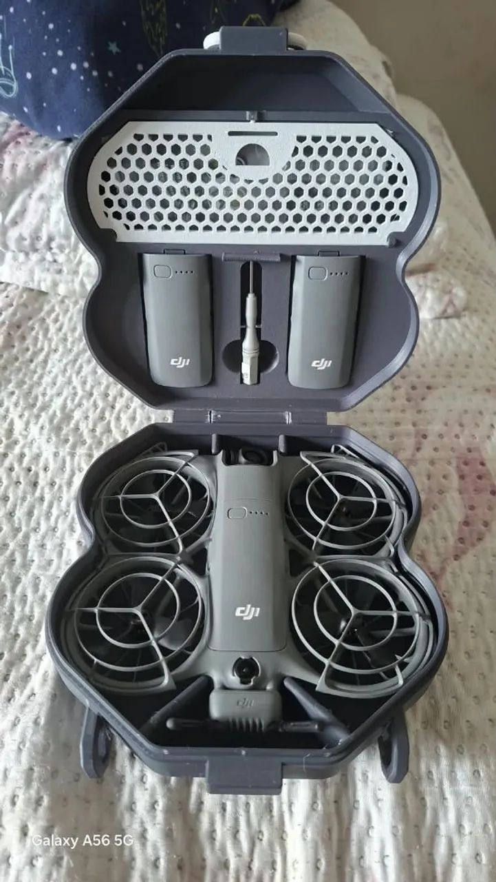 Drone DJI Neo 2 com HUB de carregamento e 3 baterias e Case Novo apenas com 30 min de vôo) - Foto 2