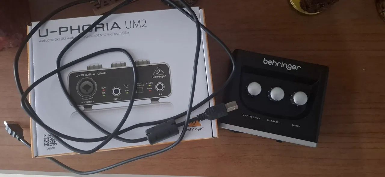 Interface de Áudio Behringer UM2 USB - Foto 2