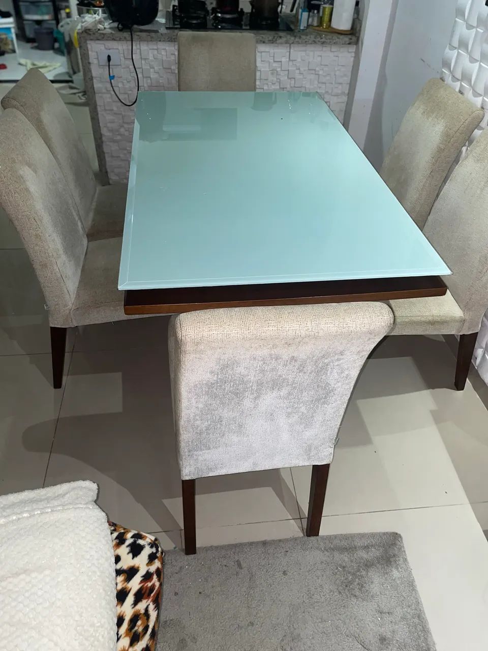 Mesa de madeira com tampo de vidro - Foto 2