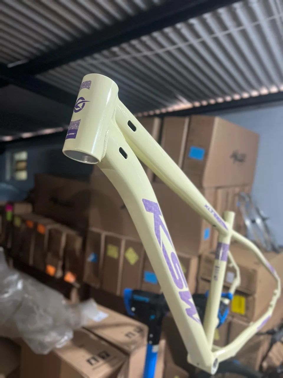 QUADRO DA KSW NOVO COR BEGE COM ROXO - Foto 2