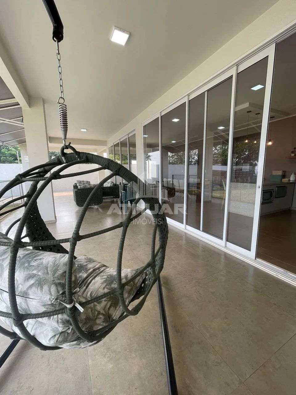 CHÁCARA COM CASA SEDE COM 3 SUÍTES - MOBILIADA - Foto 2