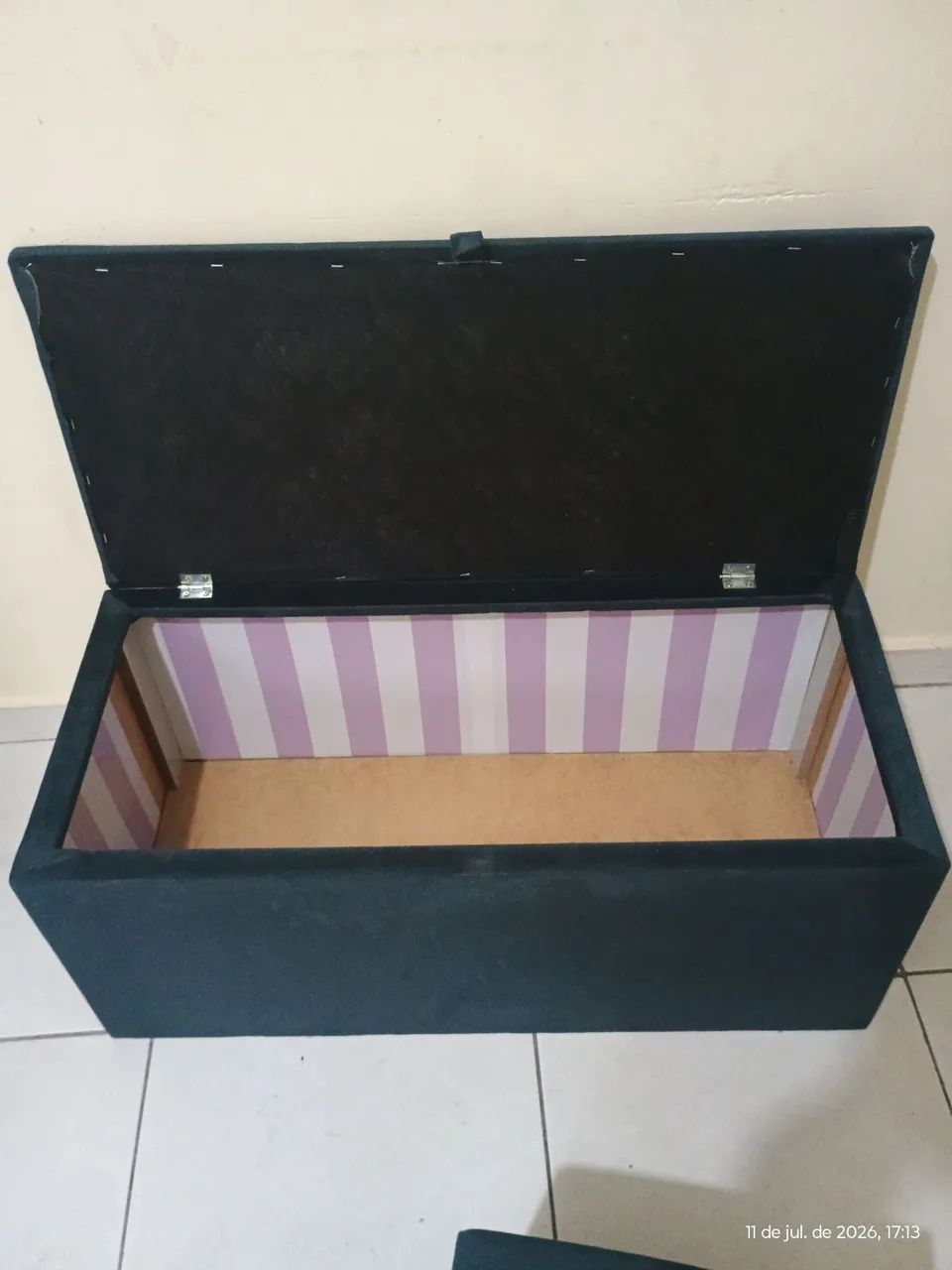 Vendo esses dois puffs + esse baú de pé de cama.  - Foto 3