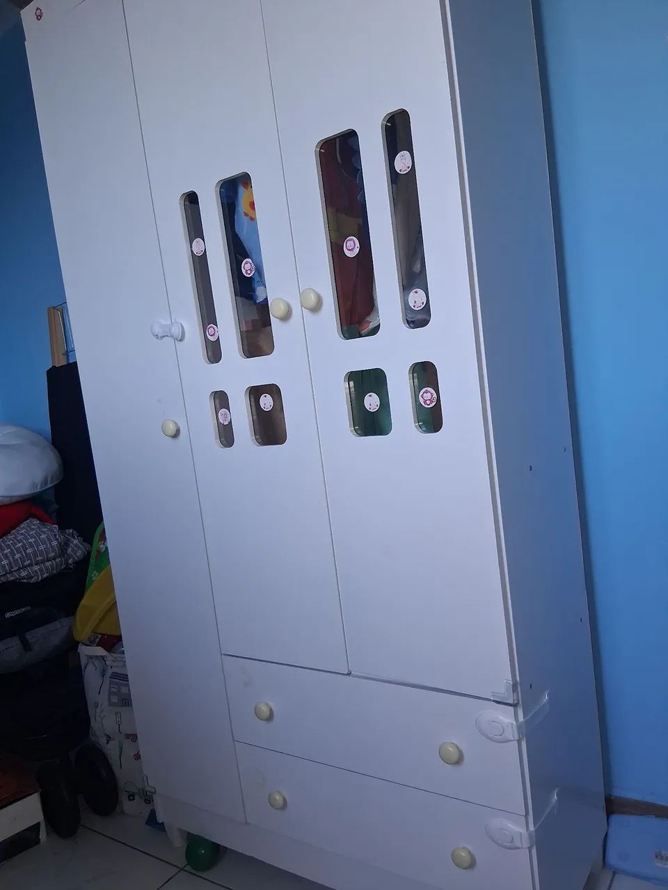 Guarda roupa e comoda infantil 