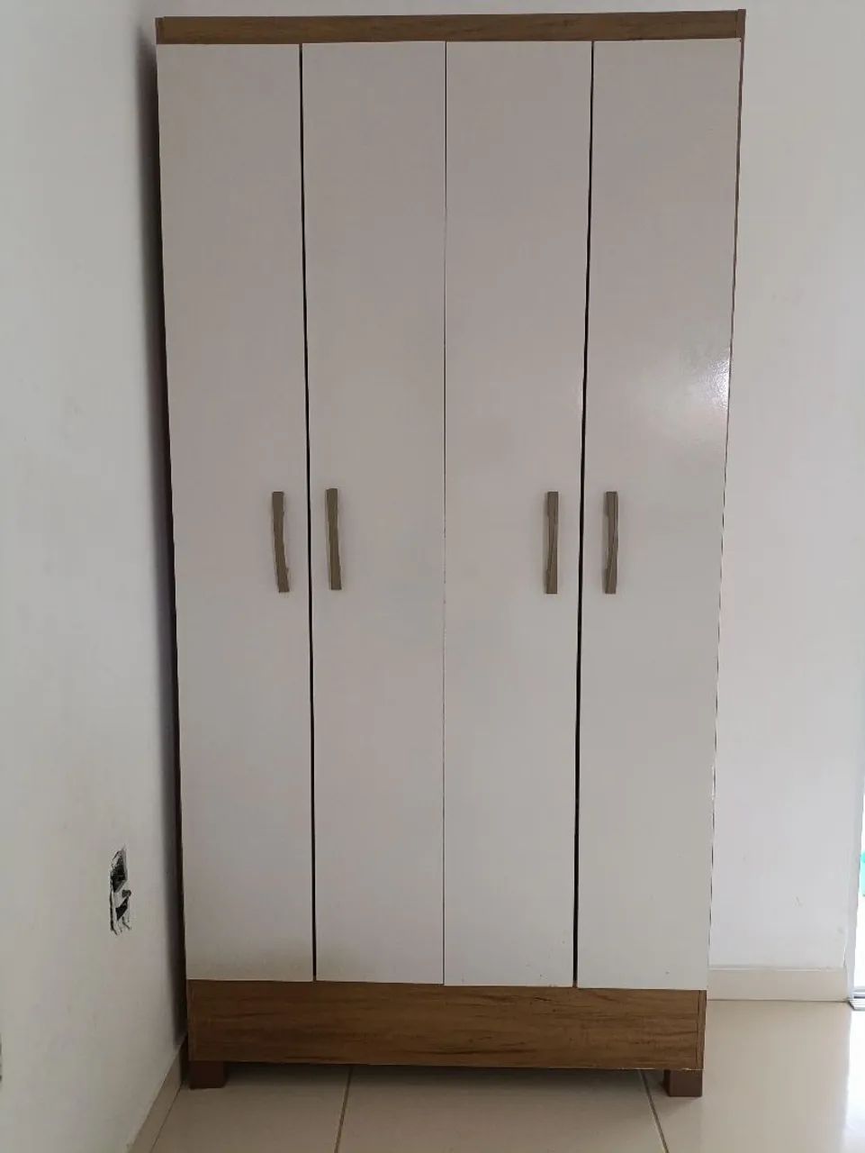 Armário multiuso 4 portas