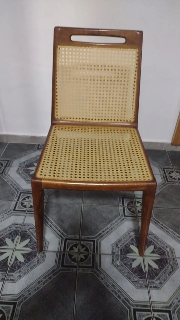 Chapeleiro de madeira e cadeira de madeira  - Foto 2