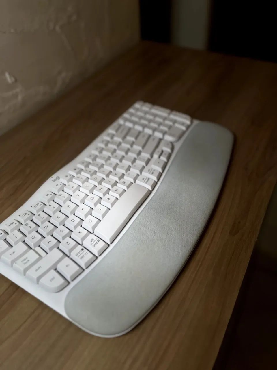 Teclado Ergonômico Sem Fio Logitech Wave Keys - Foto 2