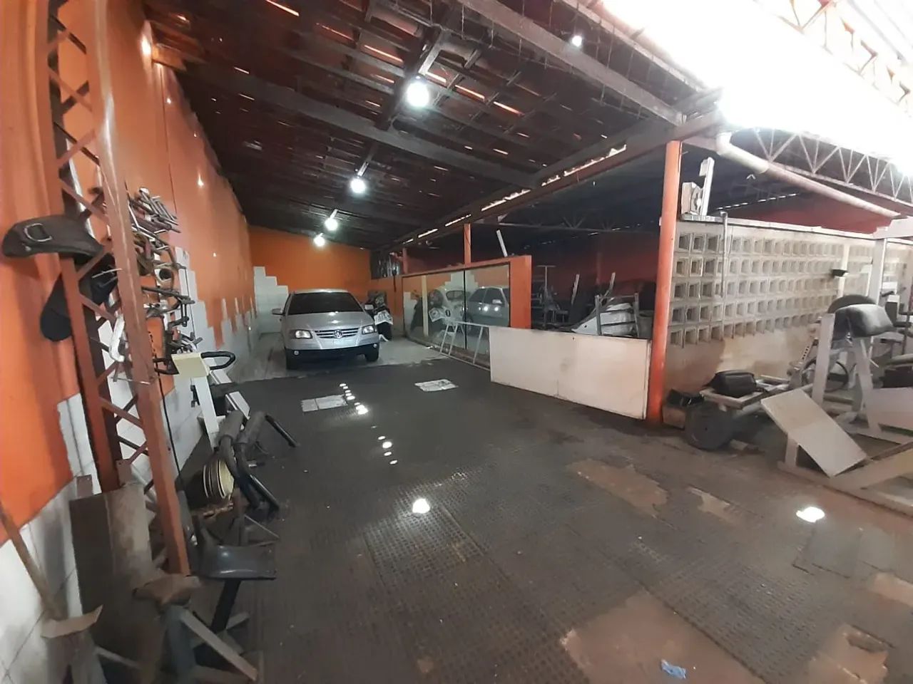 PRÉDIO COMERCIAL LOCALIZADO NA AVENIDA SILAS MUNGUBA , BAIRRO PARANGABA COM TERRENO DE 559 - Foto 4
