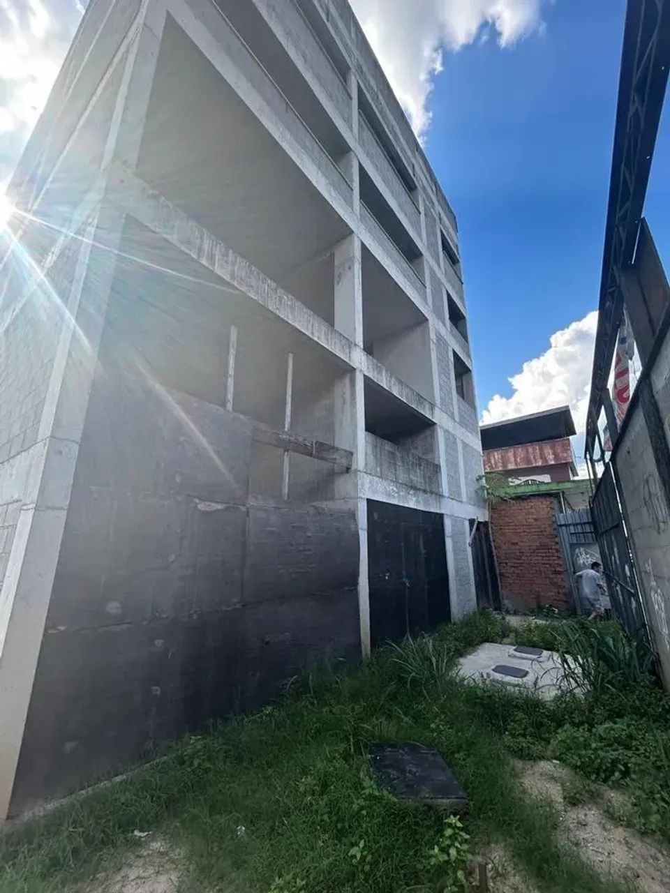 VENDE-SE OU ALUGA-SE EXCELENTE PRÉDIO COMERCIAL - Foto 4