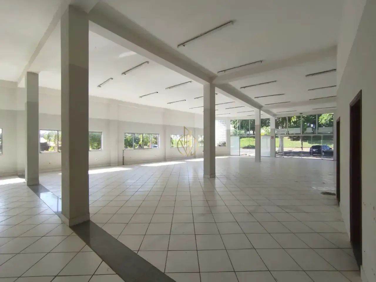 Loja comercial espaçosa 321m² com 2 banheiros na Avenida dos Trabalhadores, Mogi Guaçu - Foto 12