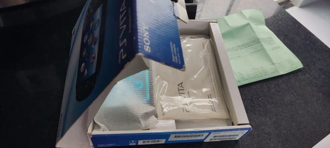 PS VITA na caixa + extras - Foto 4