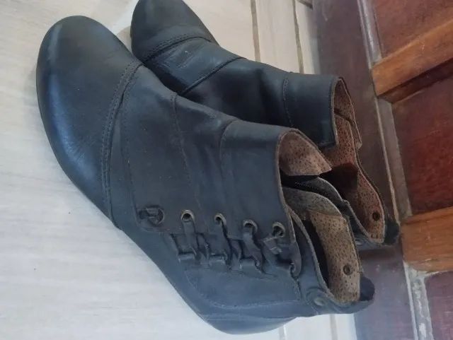 bota mondial preta