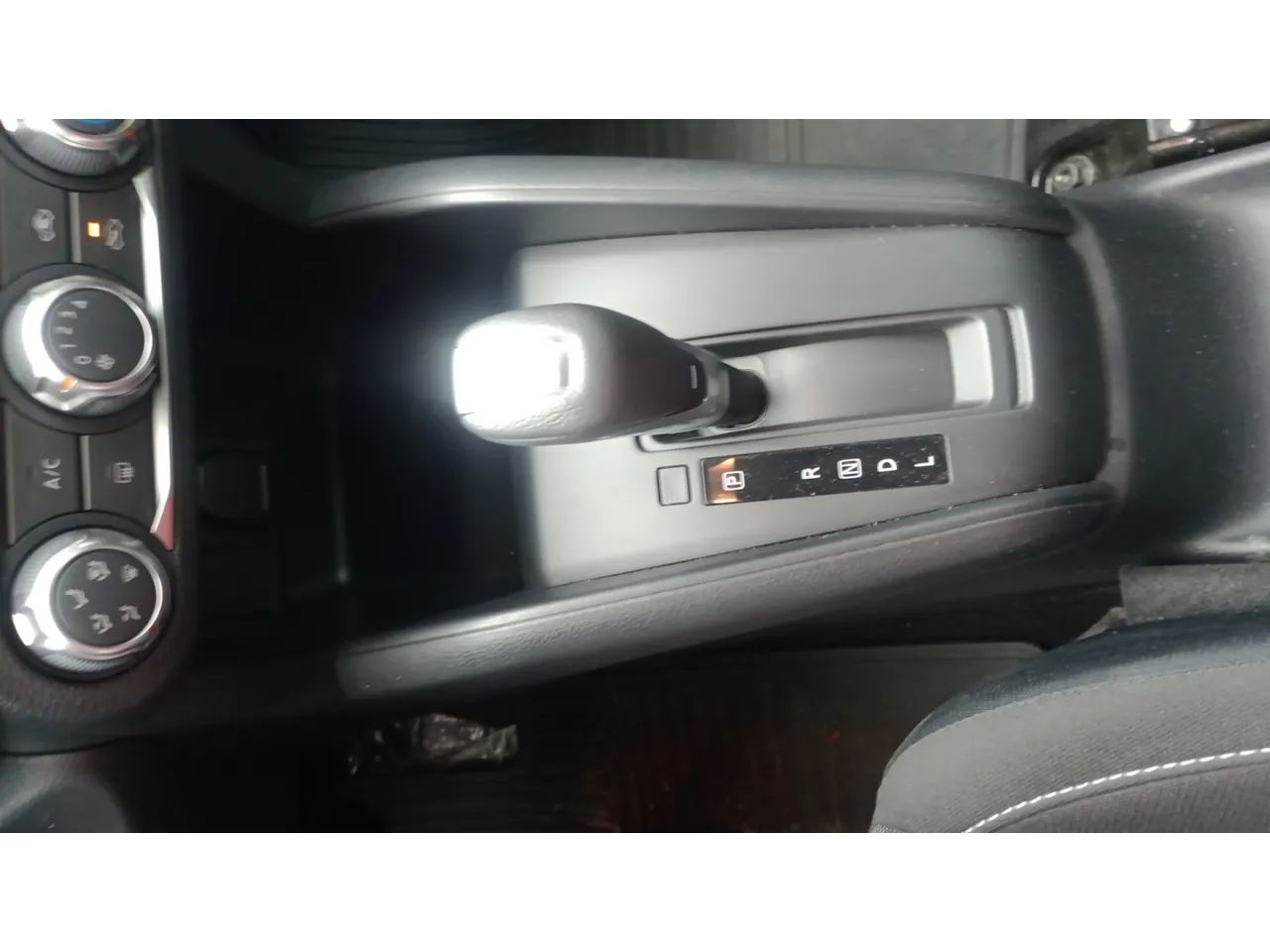 Nissan Kicks Sense 1.6 16V Flex Aut., foto 14 de 16