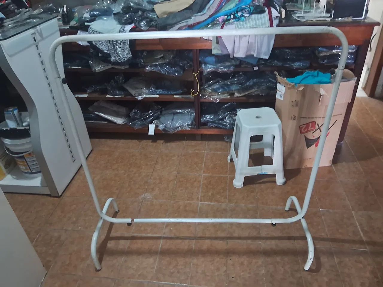 Arara de roupa móvel  - Foto 5