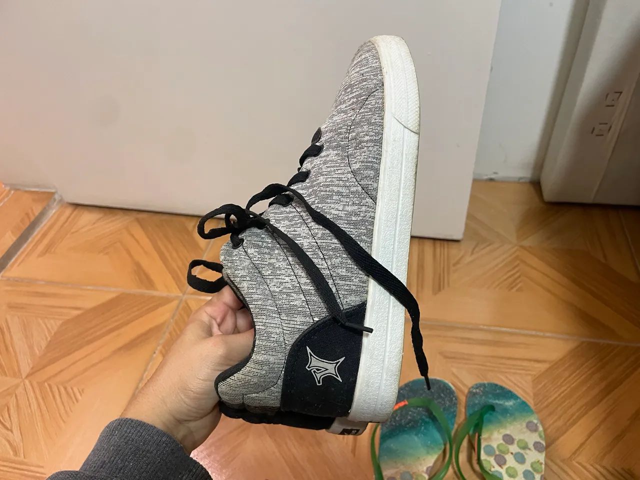 Vendo Combo Tênis casual e chinelo havaianas