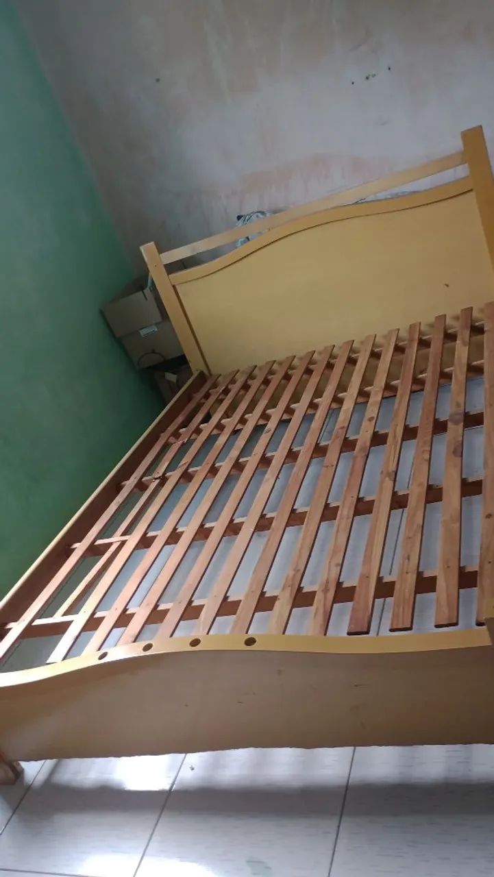 Cama de madeira com colchão+bicicleta, .700R$ .Retirada B.Caimbé .