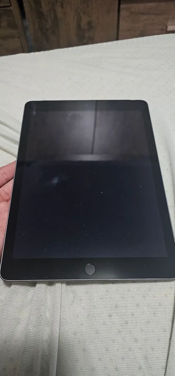 Ipad 5° Geração 128GB, sem cabo e sem capa - Foto 3