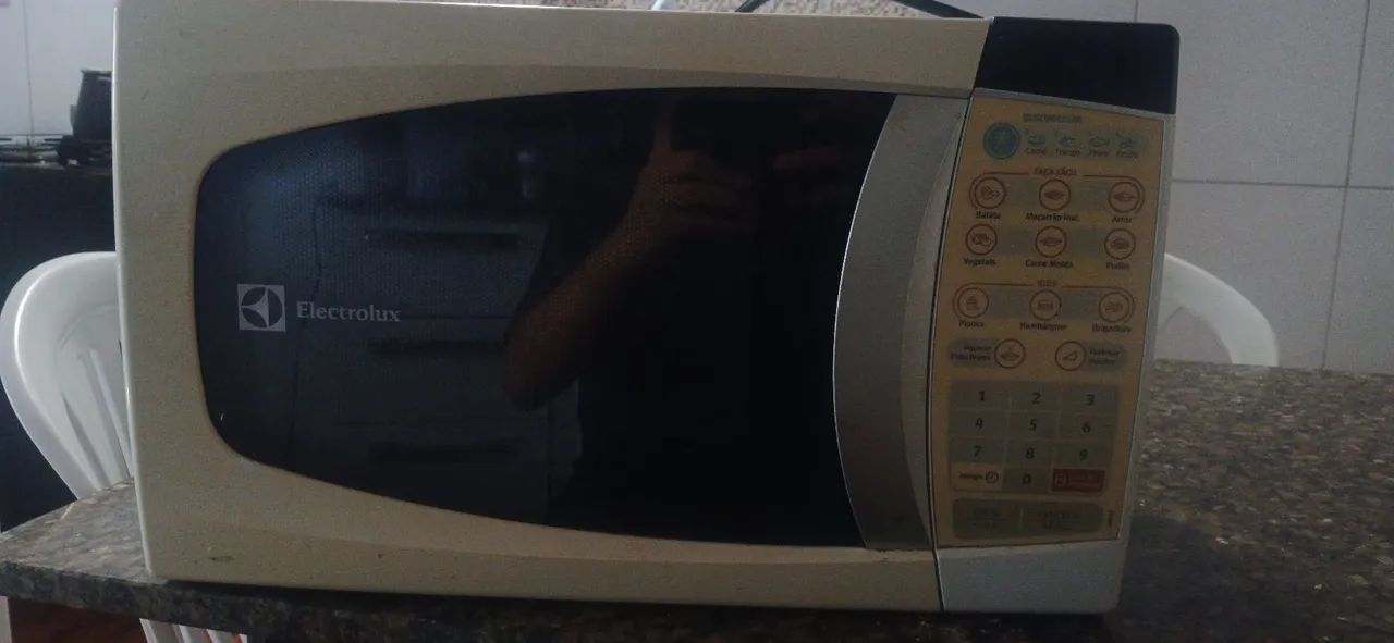 Micro-ondas  marca Electrolux